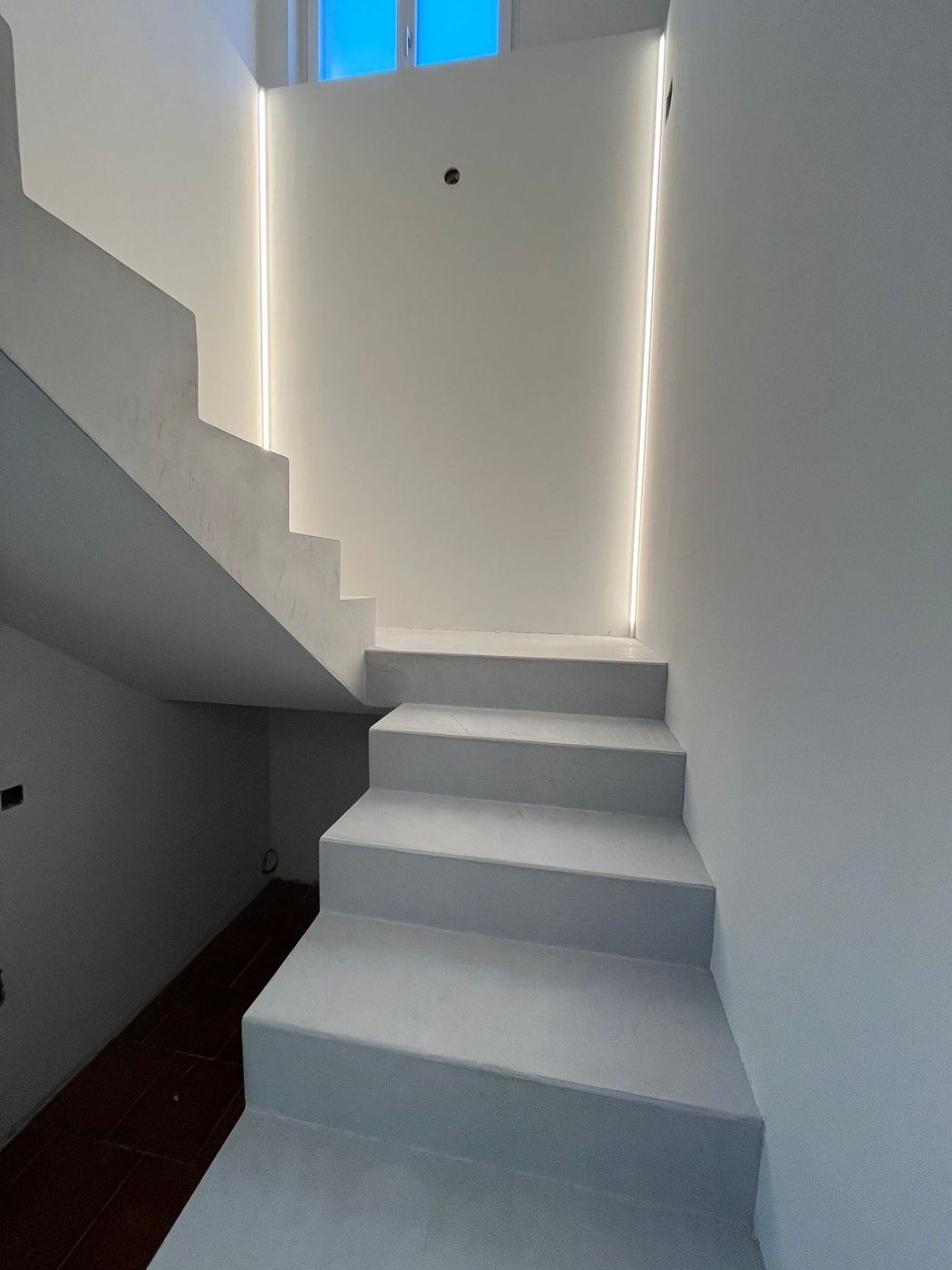 Scala interna con luce integrata