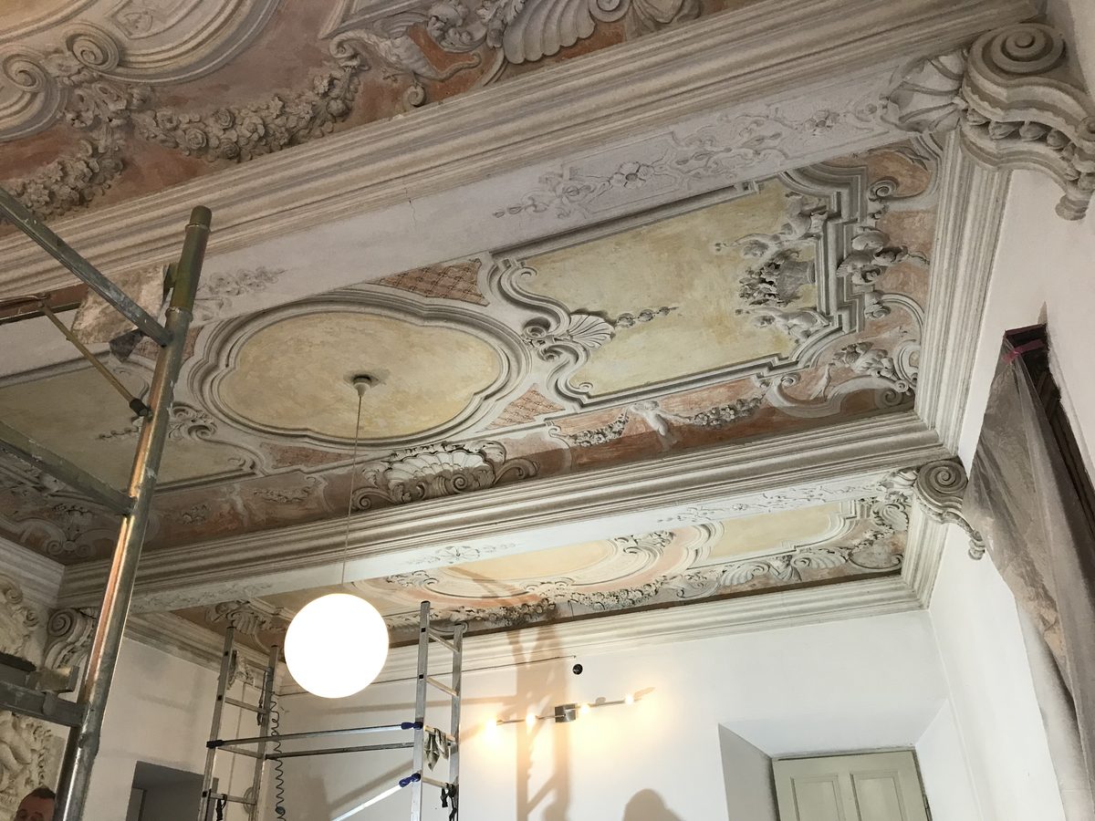 Restauro decorativo a soffitto